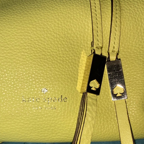 ♠️kate spade Large Pebbled Leather Crossbody Bucket bag.♠️ - Picture 2 of 8